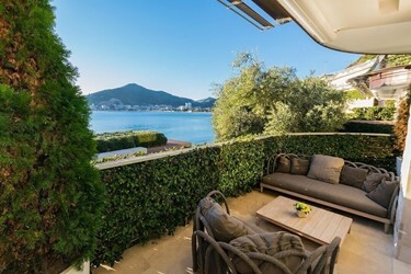 One Bedroom Sea View Line