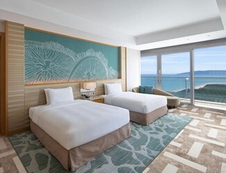 Ocean View Ambassador Queen Bed Suite