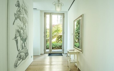 One Bedroom Deluxe Sea View Line