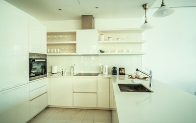 One Bedroom Deluxe Sea View Line