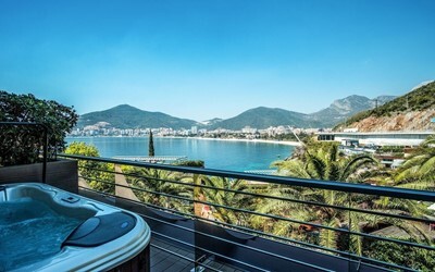 One Bedroom Deluxe Sea View Line