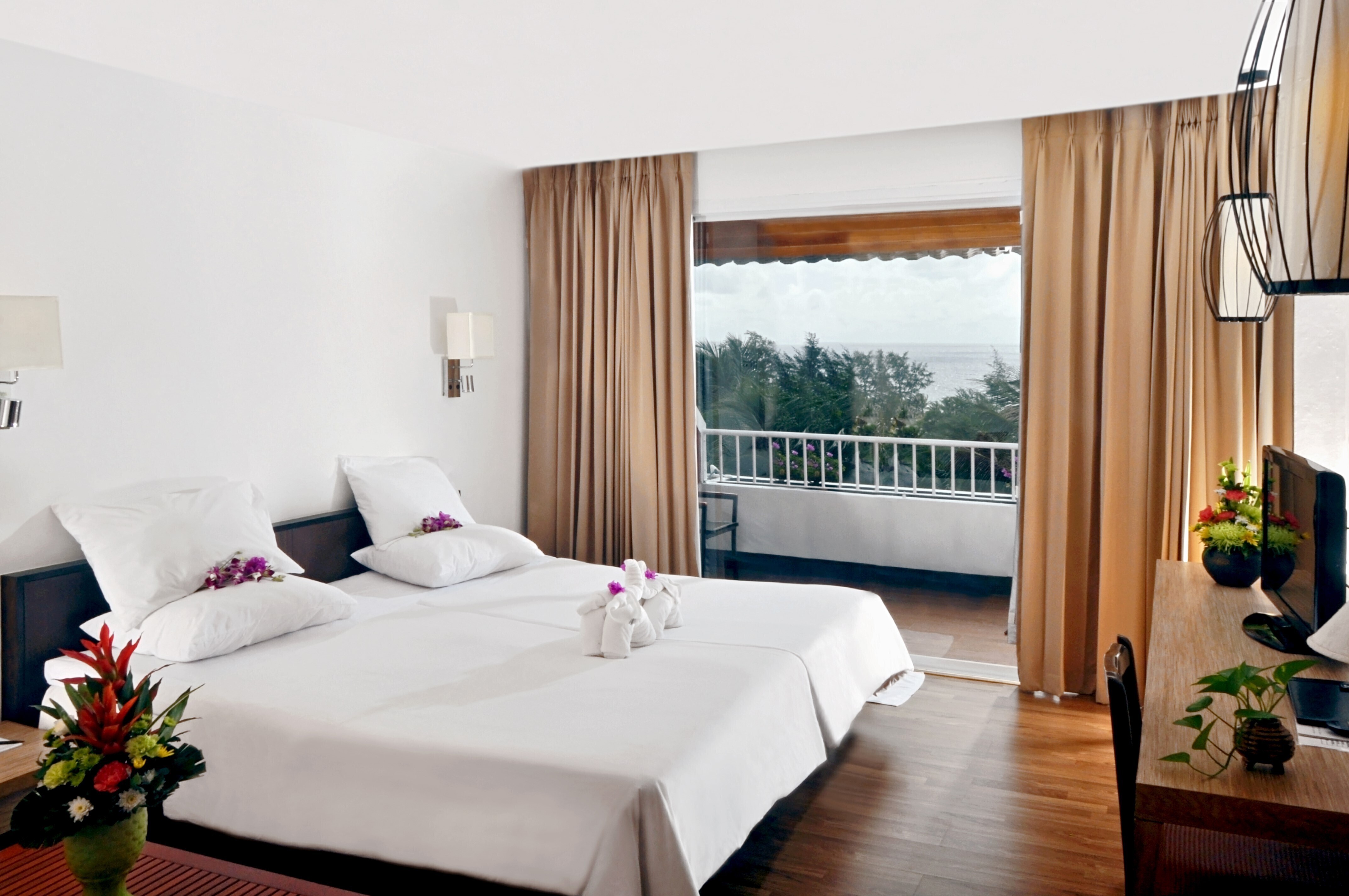 Best western beachfront hotel phuket. Бест вестерн Пхукет Карон. Бест вестерн океан Резорт Пхукет. Отель best Western Phuket. Best Western Phuket Ocean Resort 3 Карон.