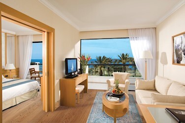 One Bedroom Suite Land View / Limited Sea View / Front Sea View