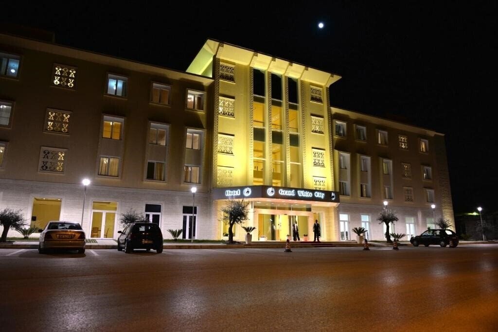 Grand White City Hotel 4* қонақ үйі