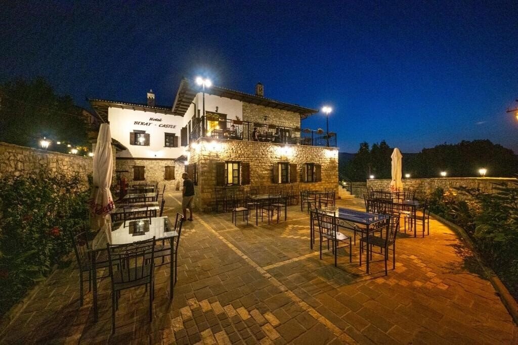 Berat Castle Hotel (ex. Hotel Berat Castle, Berati Castle Hotel) 4* қонақ үйі