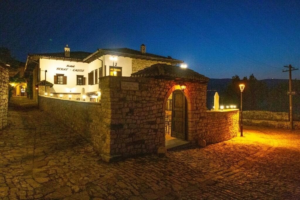 Berat Castle Hotel (ex. Hotel Berat Castle, Berati Castle Hotel) 4* суреті
