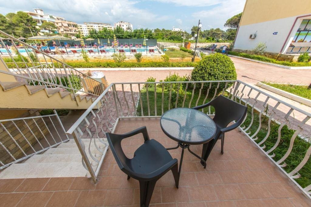 Kolaveri Resort 3* суреті