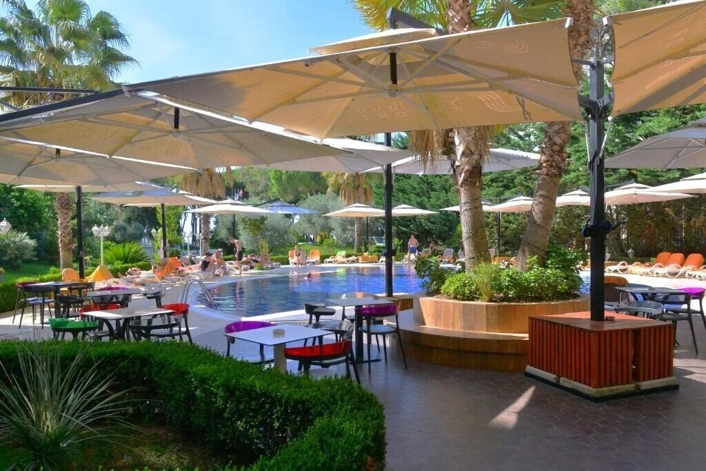 Sandy Beach Resort 4* суреті