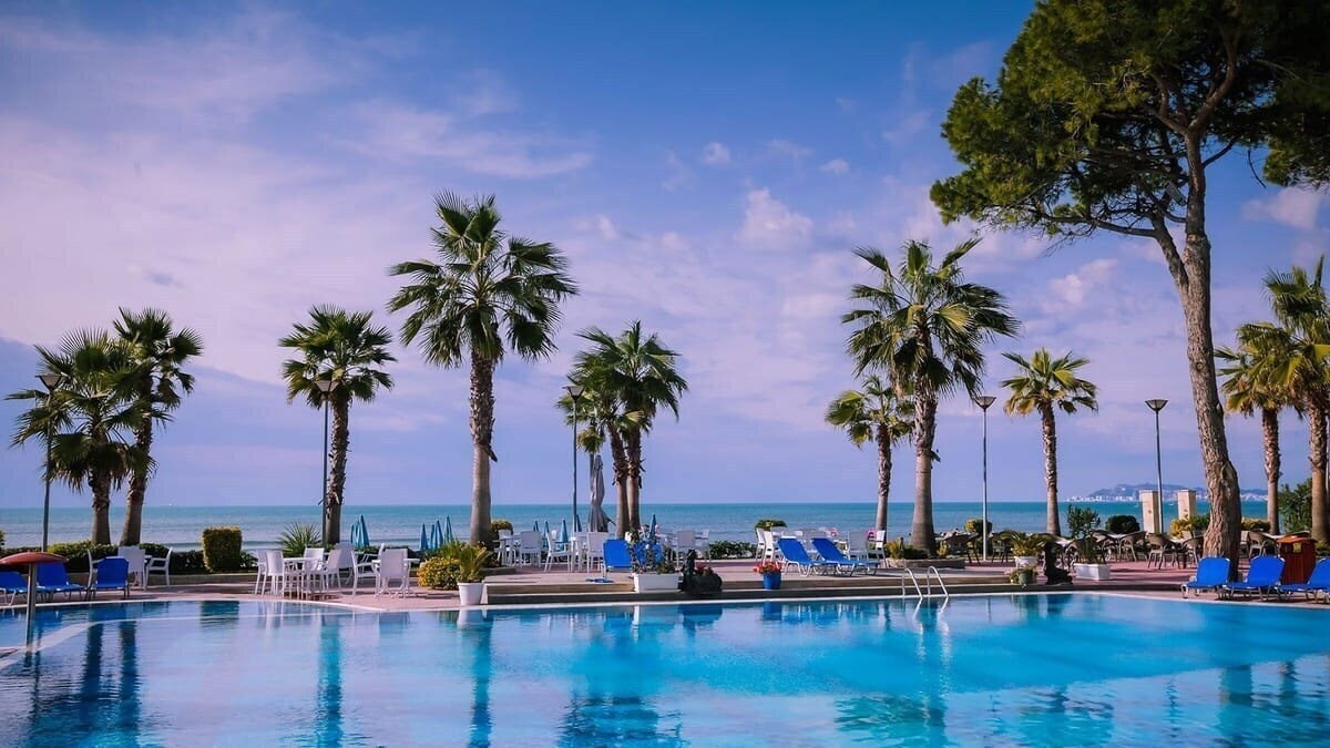 Hotel FaFa Premium 4* суреті