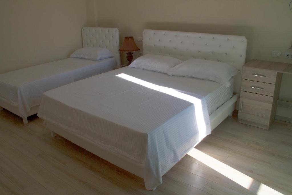 Korabi Hotel 3* суреті
