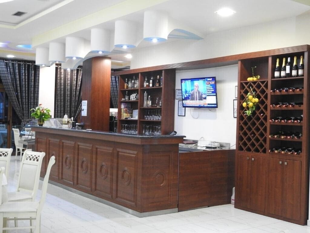 Hotel 3 Vellezerit 4* фотосуреті