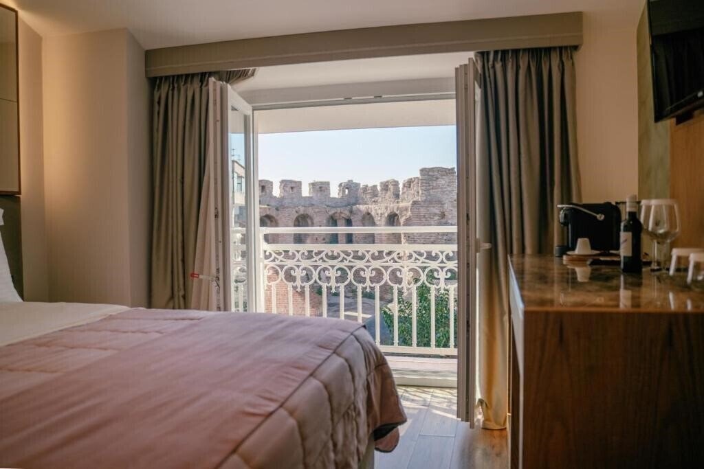Отель Moenia Boutique Hotel 4*