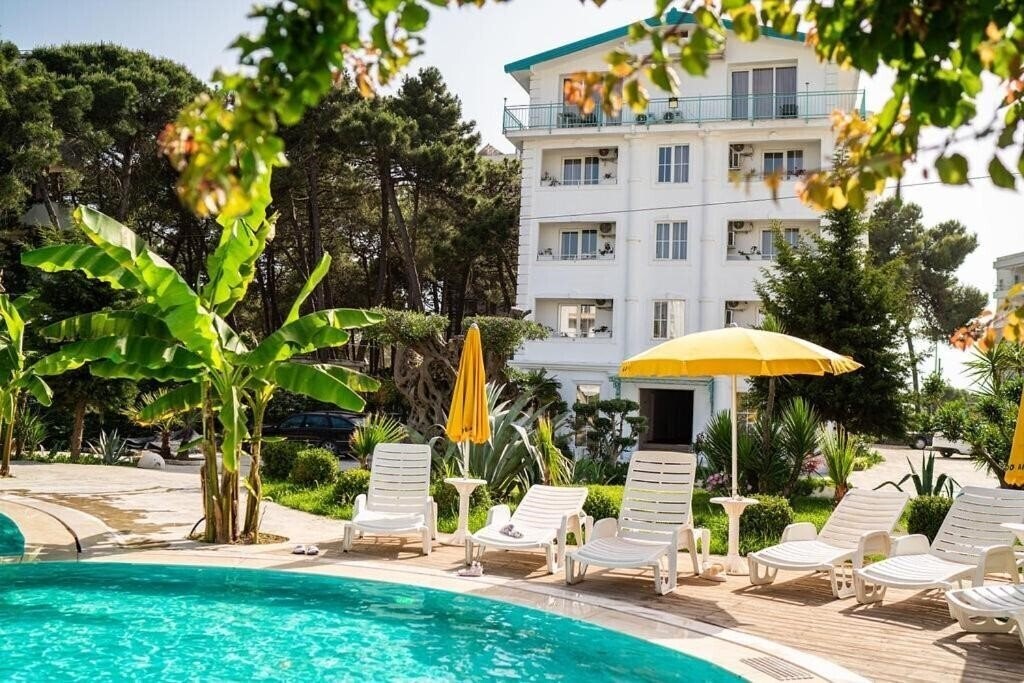 Отель Garden Palace (ex. Garden Palace Hotel Golem) 4*