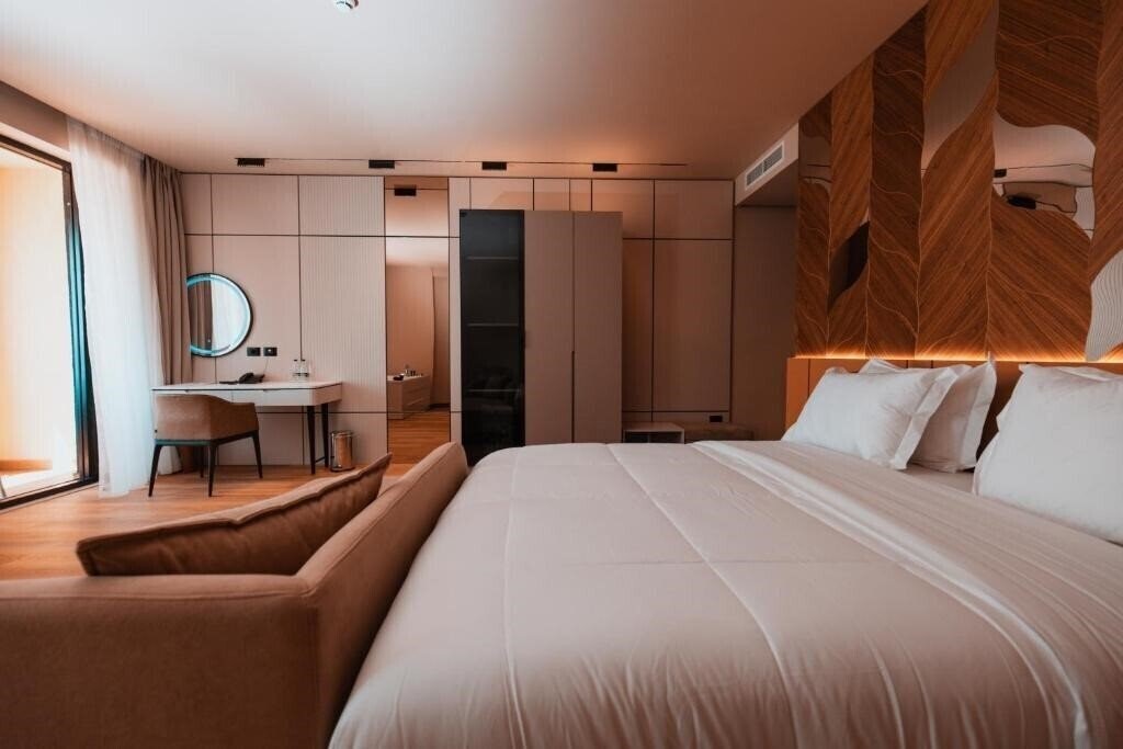 Отель Royal G Deluxe 4*