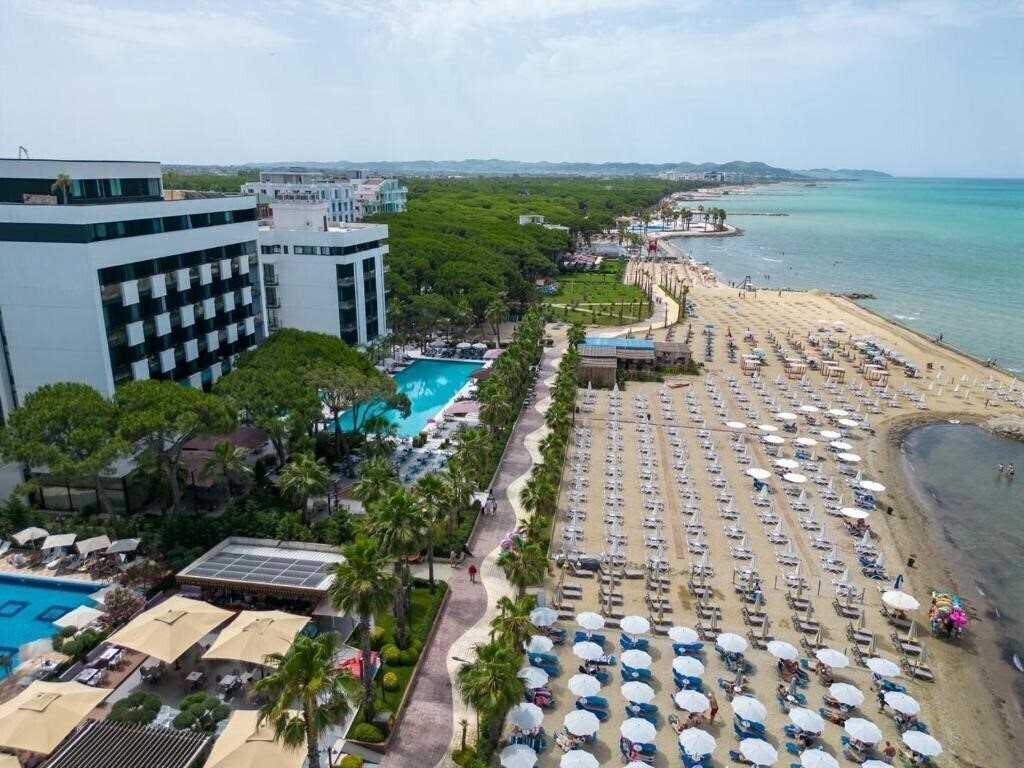 Kastrati Hotel 3* суреті