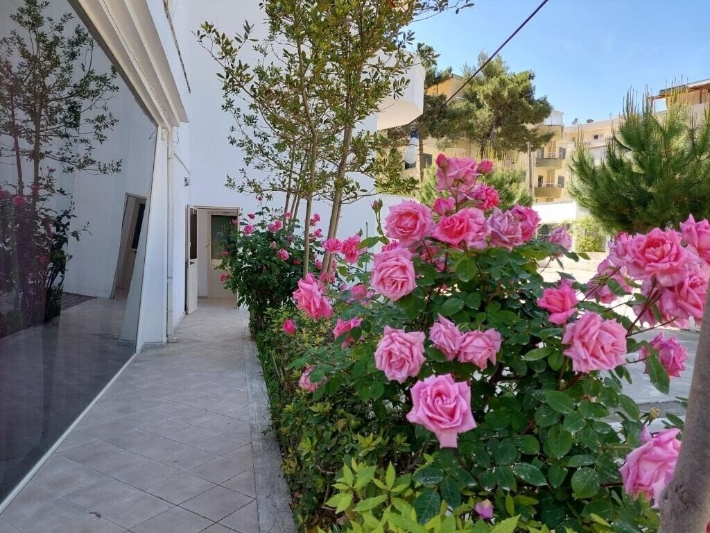 Hotel Nacional (ex. Nacional Hotel Durres) 3* фотосуреті