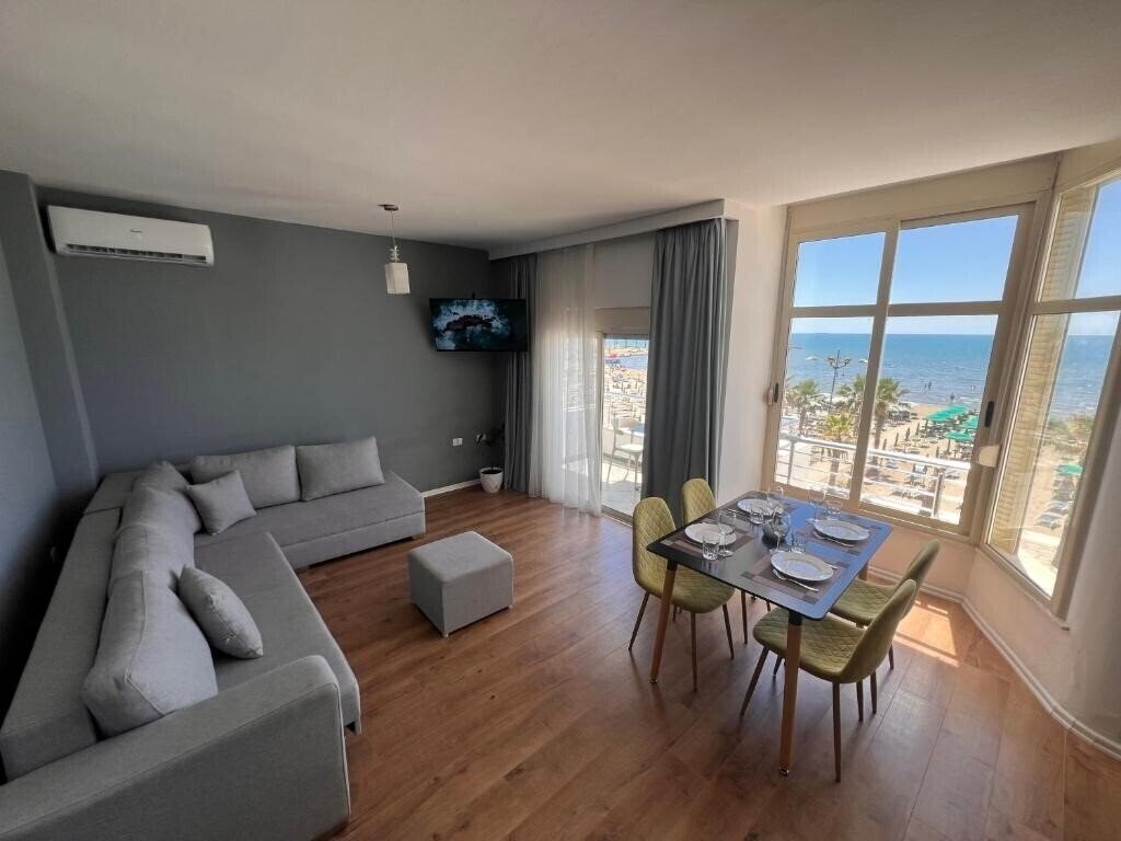 Фото Wave Beachfront Apartments 3*