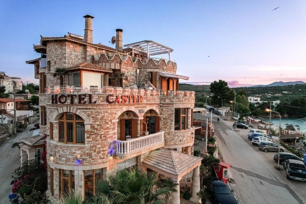 Отель Hotel Castle 4*