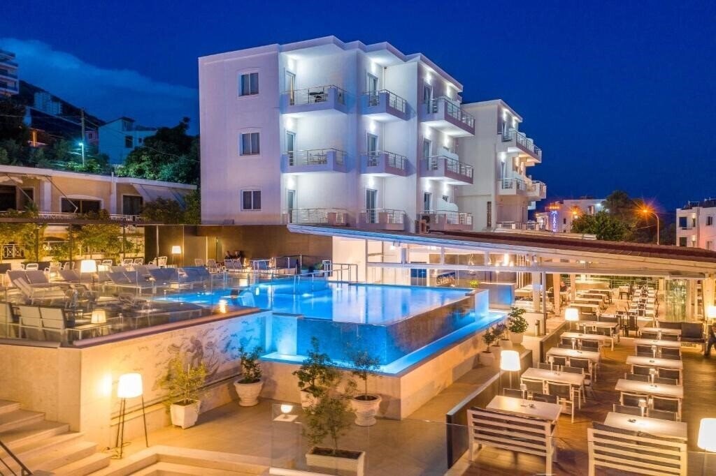 Agimi & S (ex. Agimi&S, Hotel Agimi Saranda) 4* қонақ үйі