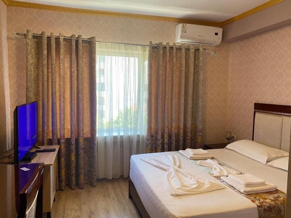 British Pogradec 4* суреті