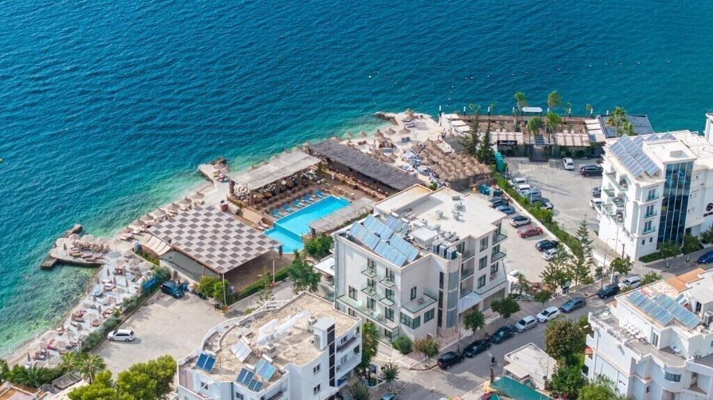 Отель Hotel Grand Saranda 4*