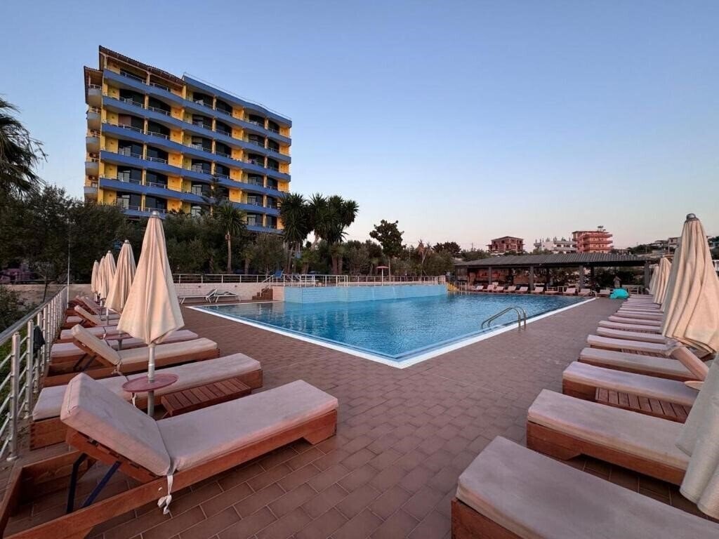 Отель Hotel Bahamas 4*