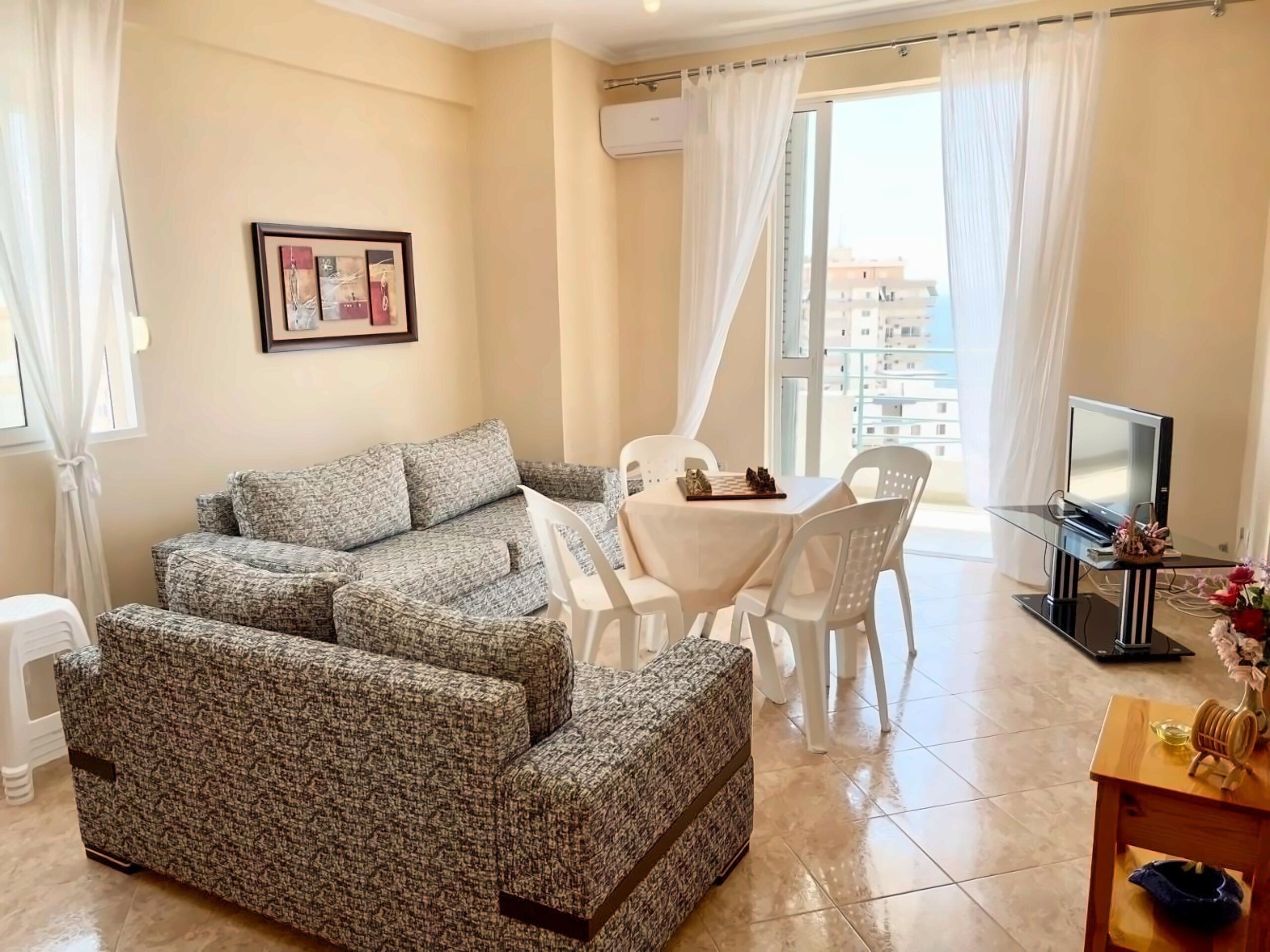 Отель Ernest Apartments 3*