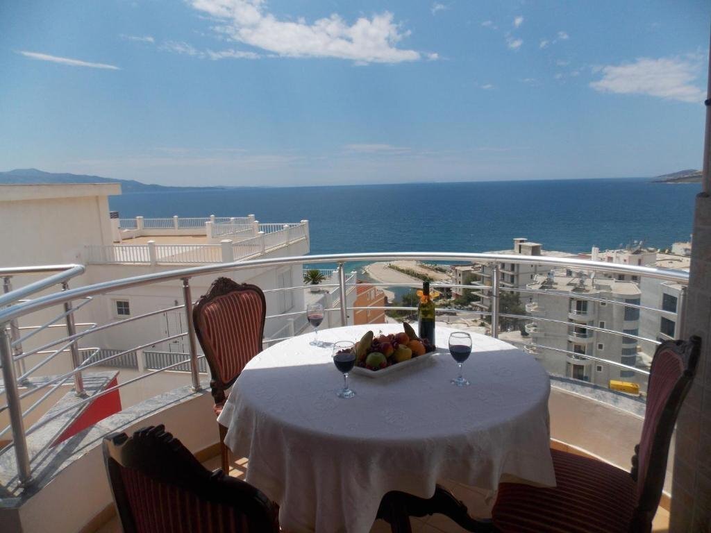 Отель Damian Saranda Hotel 3*