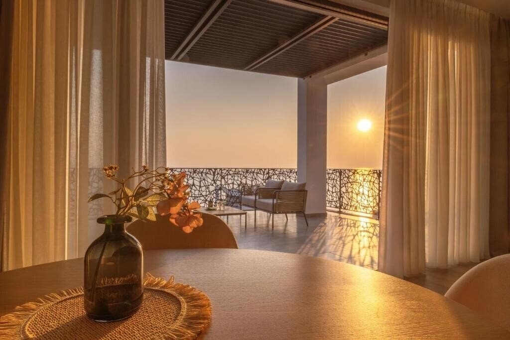 Glow Boutique Hotel & Suites 4* қонақ үйі