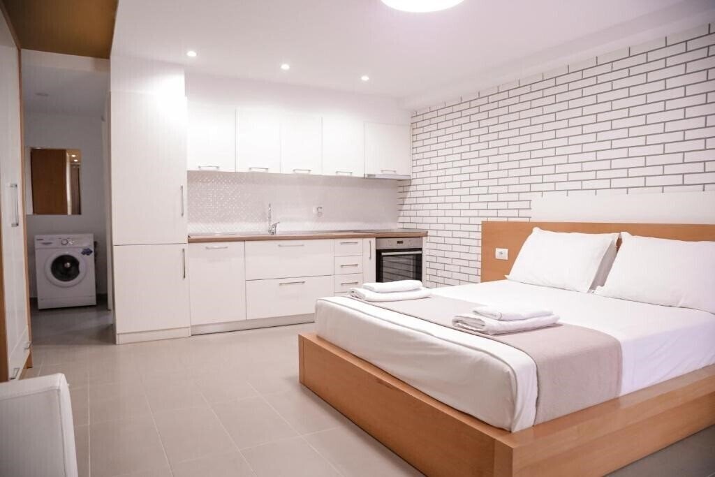 Отель Sunrise Luxury Apartments 3*