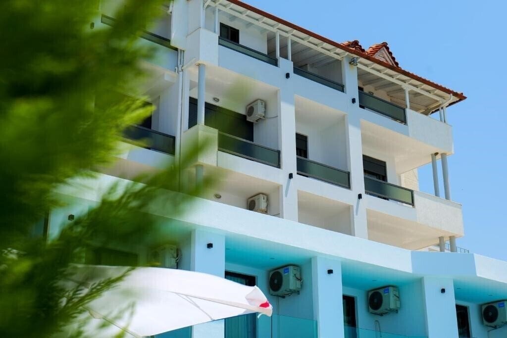 Фото Hotel Emblem 3*
