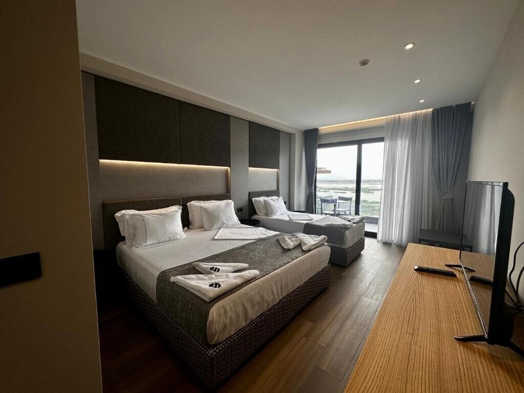 Hotel Frojd Kune 4* суреті