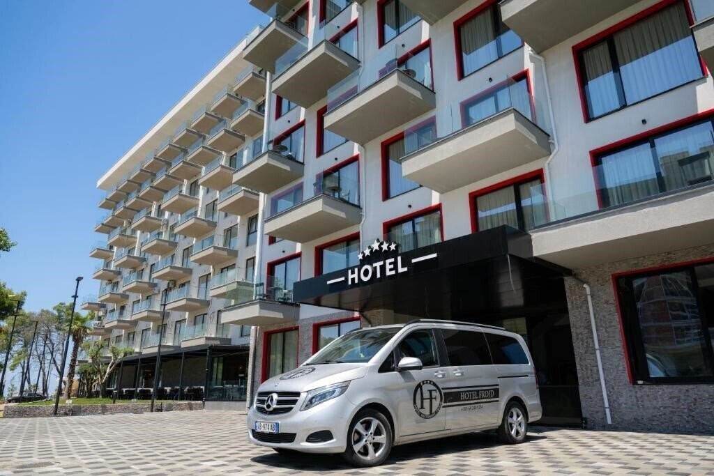 Hotel Frojd Kune 4* қонақ үйі