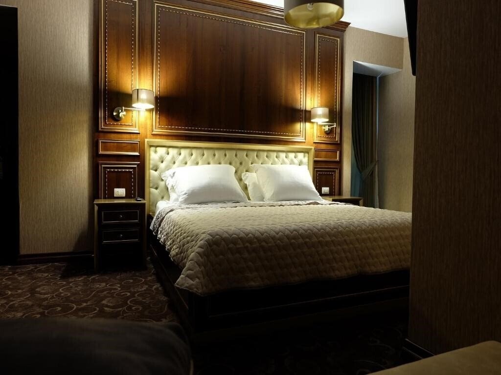 Фото Hotel Rozafa 4*