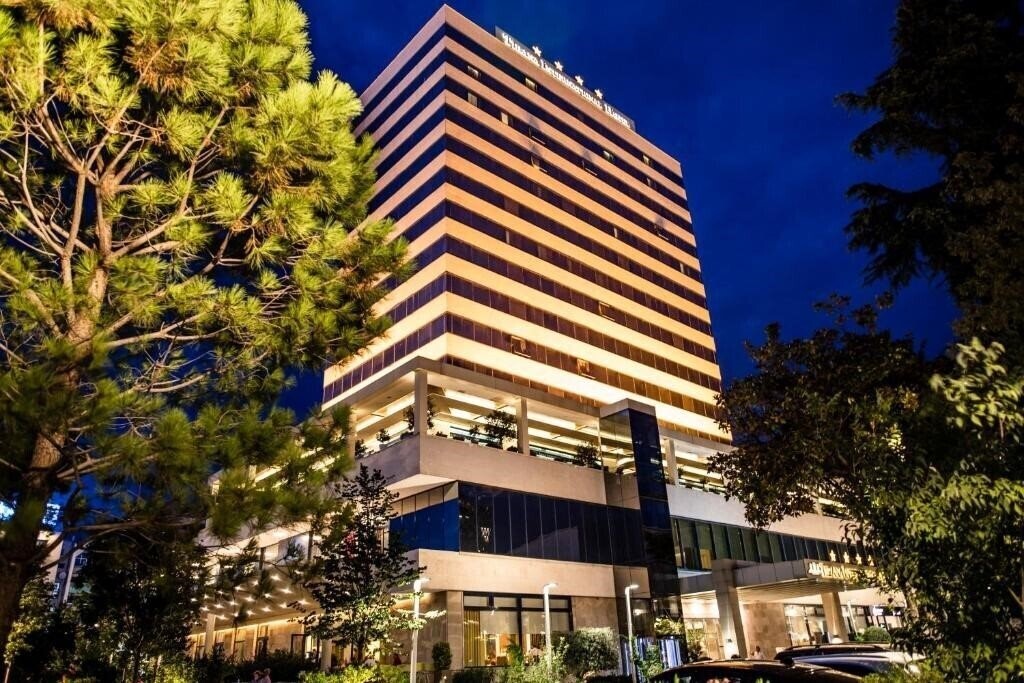 Tirana International Hotel & Conference Centre 4* қонақ үйі