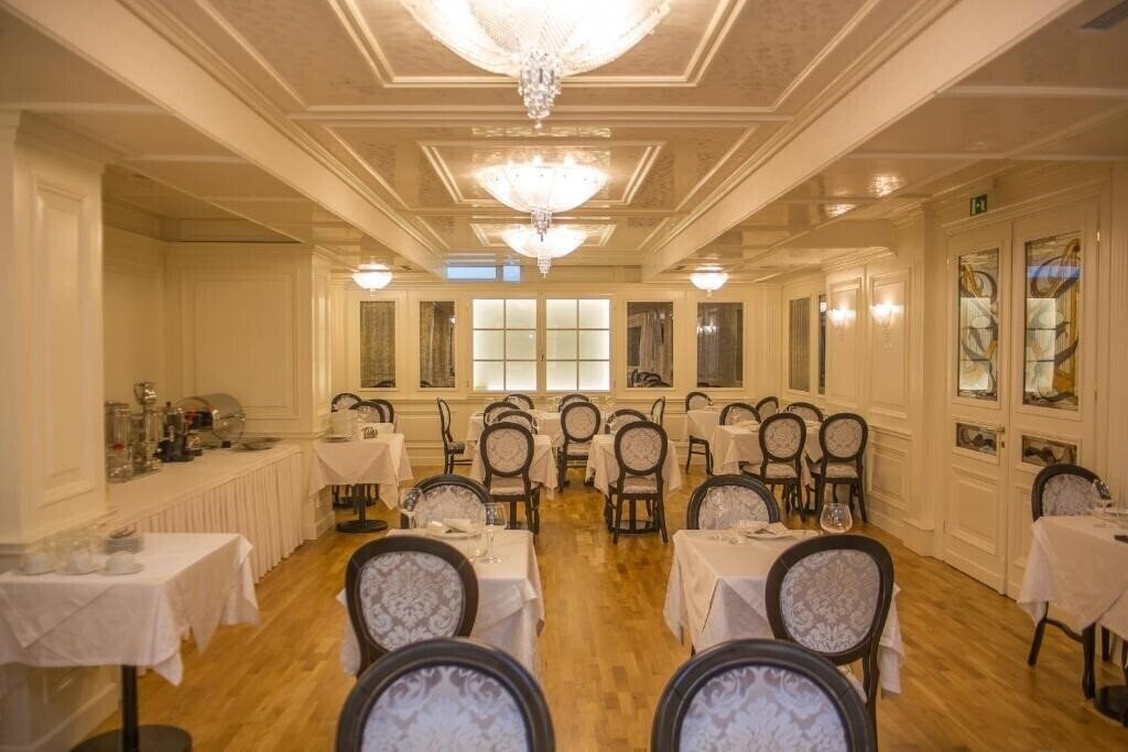 Картинка Opera 4*