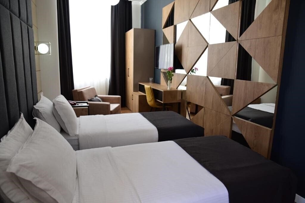 Изображение Hotel Comfort (ex. Hotel Comfort Tirana) 4*