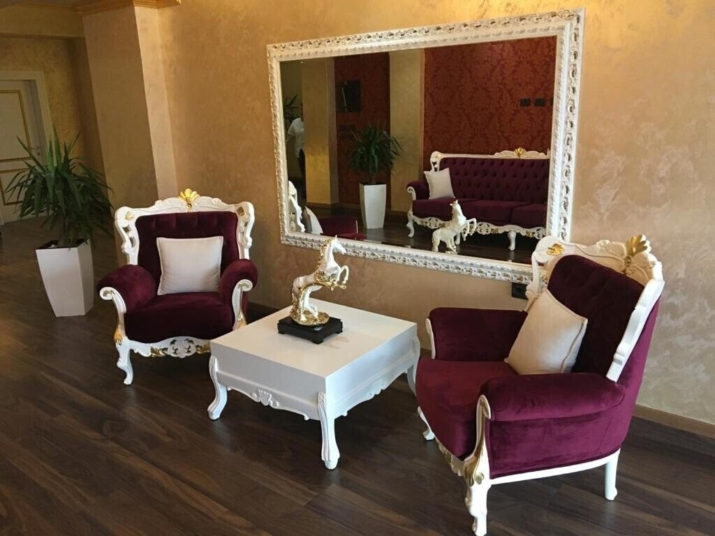 Hotel Deluxe 4* фотосуреті