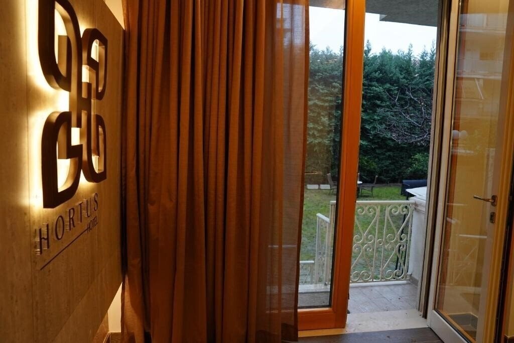 Фото Hortus Hotel Tirana 4*