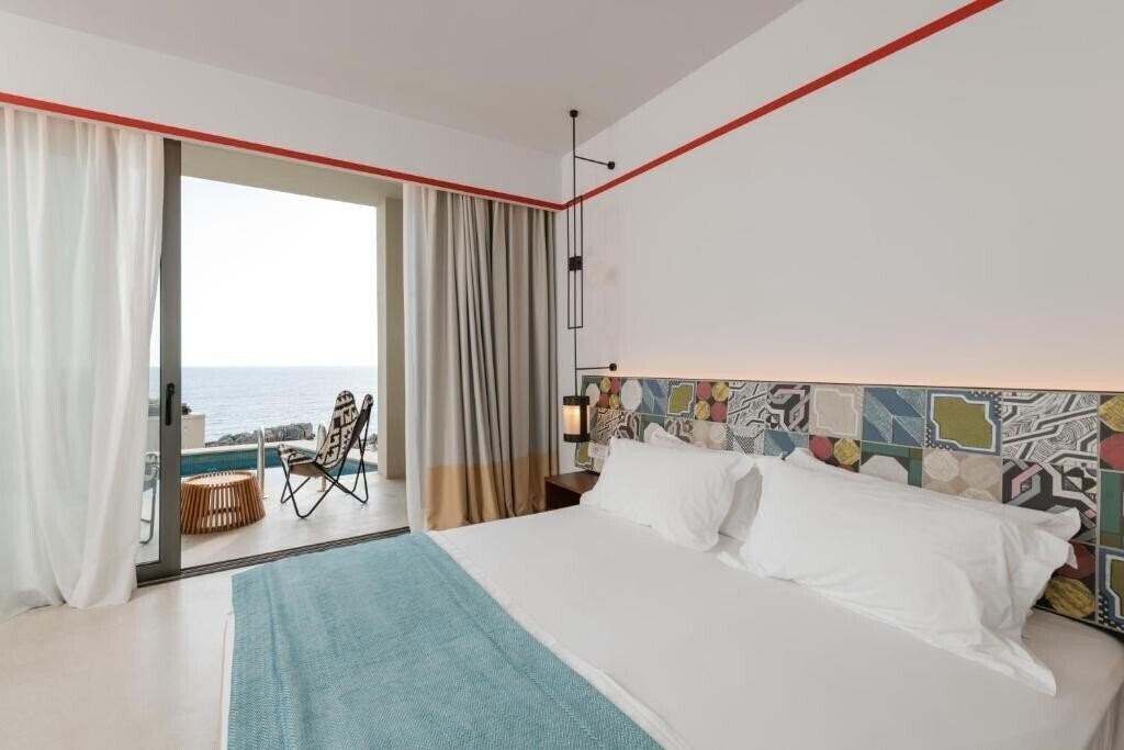 Folie Marine 4* суреті