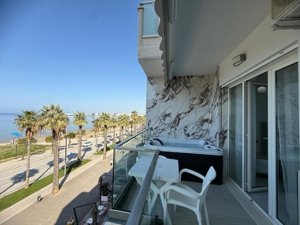 Отель Jimi Apartaments 4*