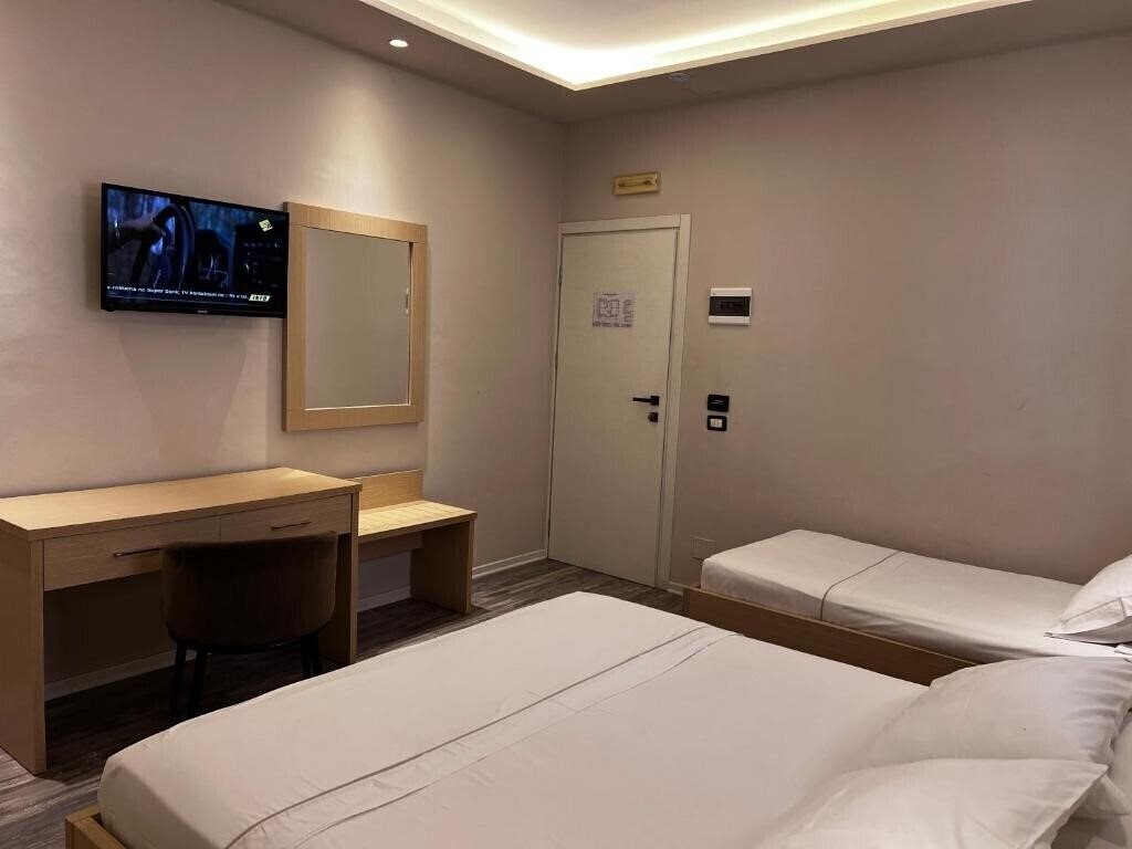 Hotel Lungomare Vlore (ex. Lungomare Hotel) 3* суреті