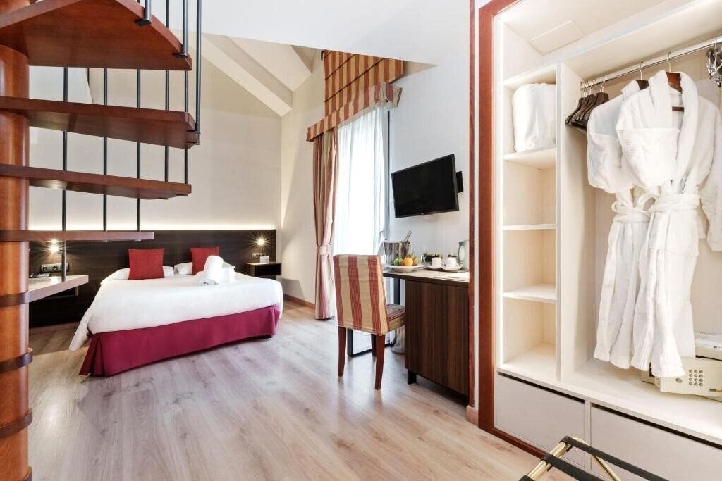 Отель Carlemany 4*