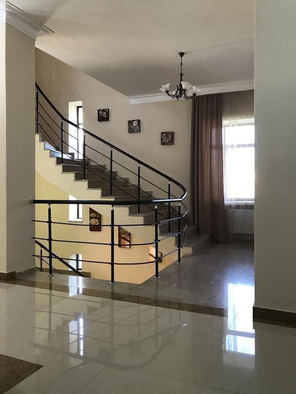 Capital Hotel 3* фотосуреті