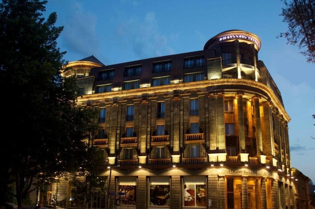 Отель Historic Yerevan Hotel Tufenkian 4*