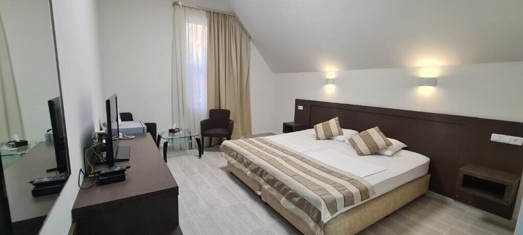 Фото Yerevan Deluxe Hotel 3*