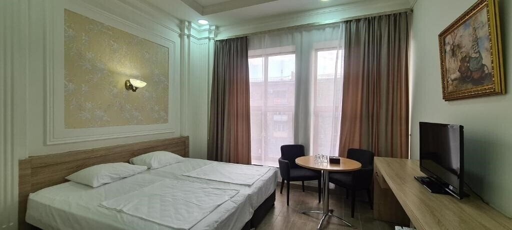 Yerevan Deluxe Hotel 3* суреті