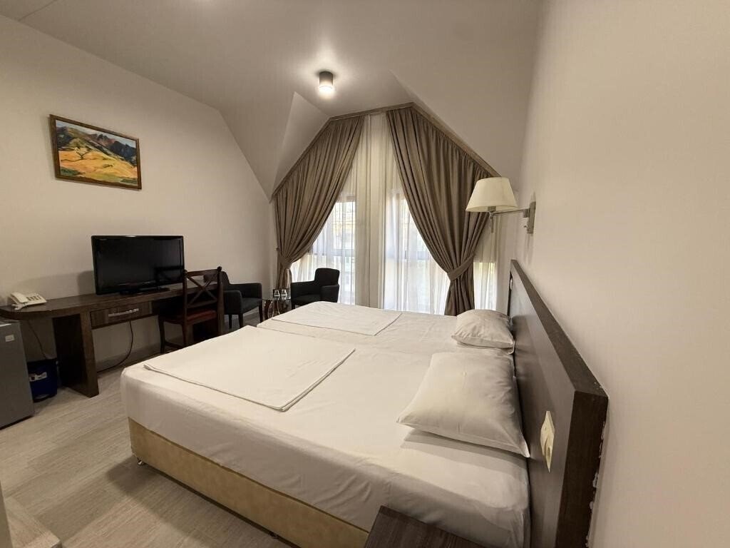 Yerevan Deluxe Hotel 3* суреті