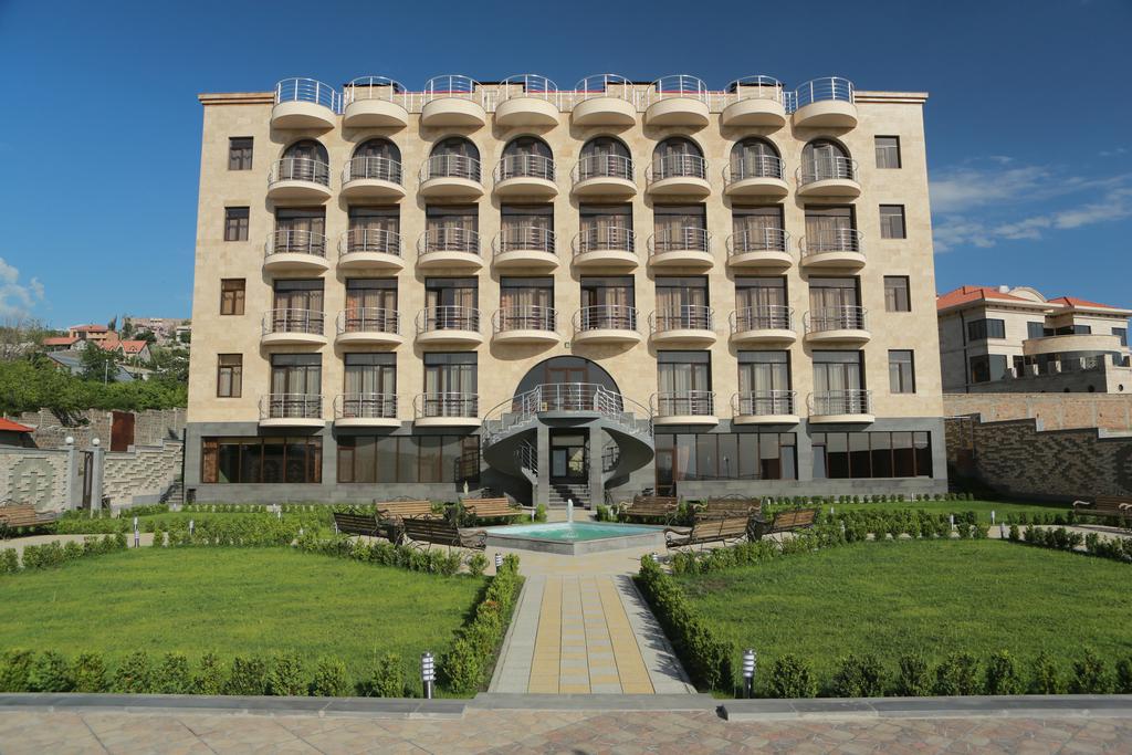 Отель Наре 3*