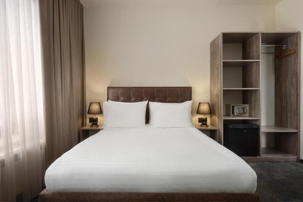 Отель Elysium Gallery Hotel 3*